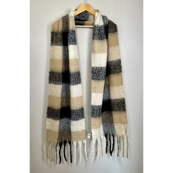 NWT Old Navy SUPER SOFT‎ Large Fringe Black /Beige Plaid Blanket Cozy Scarf NEW - Picture 1 of 6